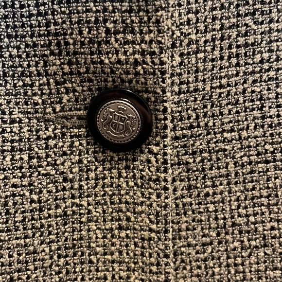 Simple Single button blazer - Picture 2 of 4